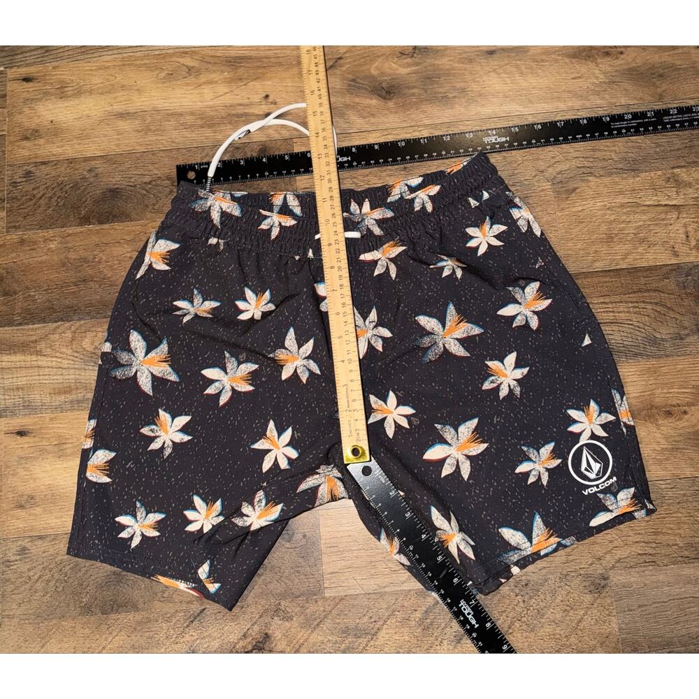 Volcom men’s black floral stretch surf swim shorts - Picture 4 of 12